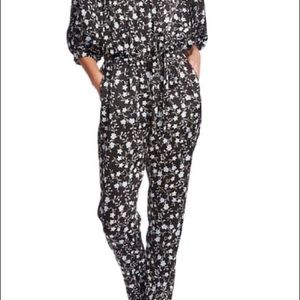 1.State
Romantic Vines Jumpsuit